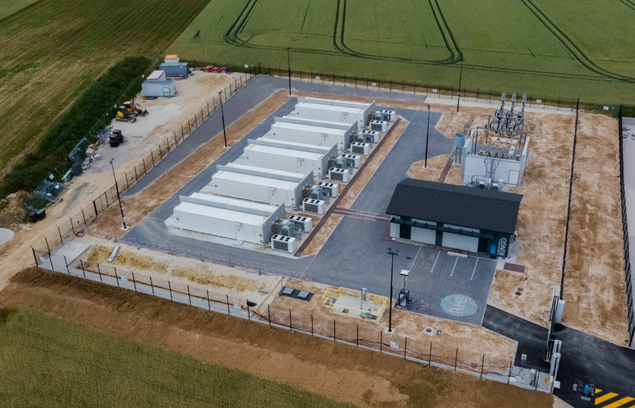 Vue aérienne du site des batteries de stockage Ringo à Vingeanne-Jalancourt