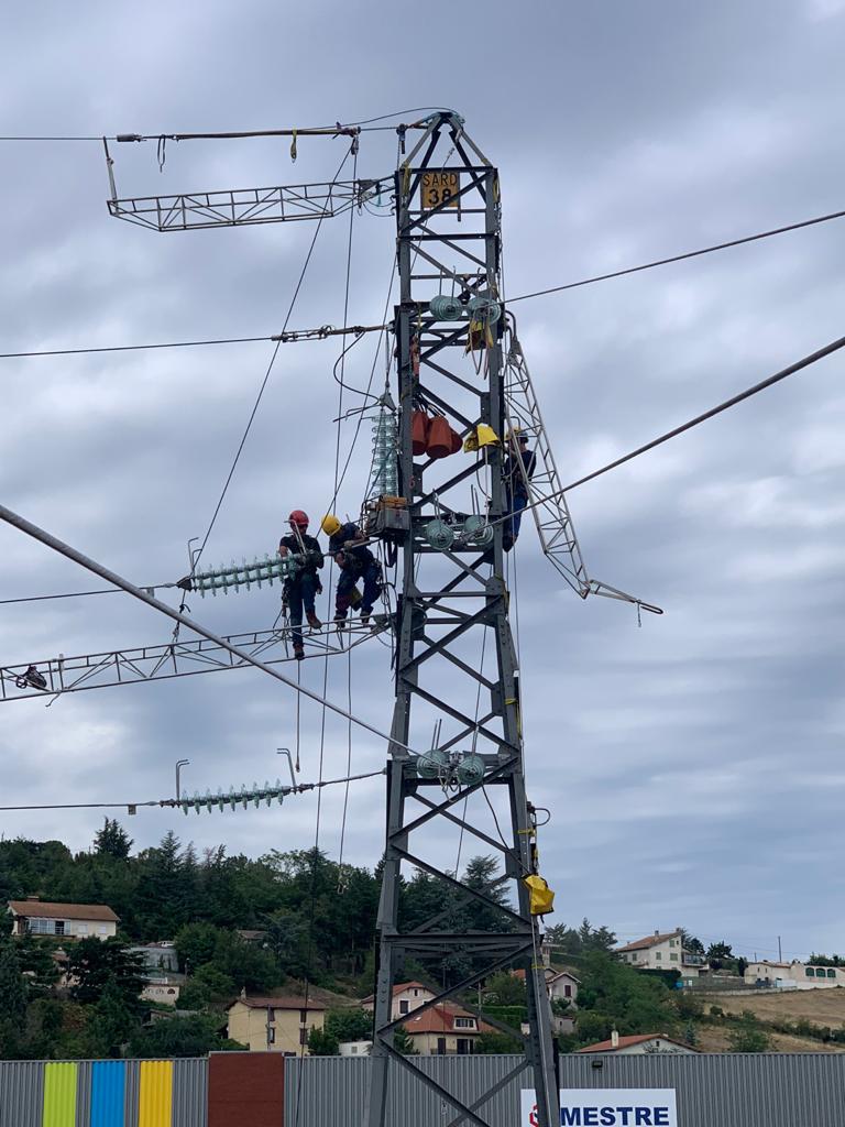 RIVE-DE-GIER : 15 KM DE LIGNES ÉLECTRIQUES ET 37 PYLÖNES DISPARAISSENT DU PAYSAGE  