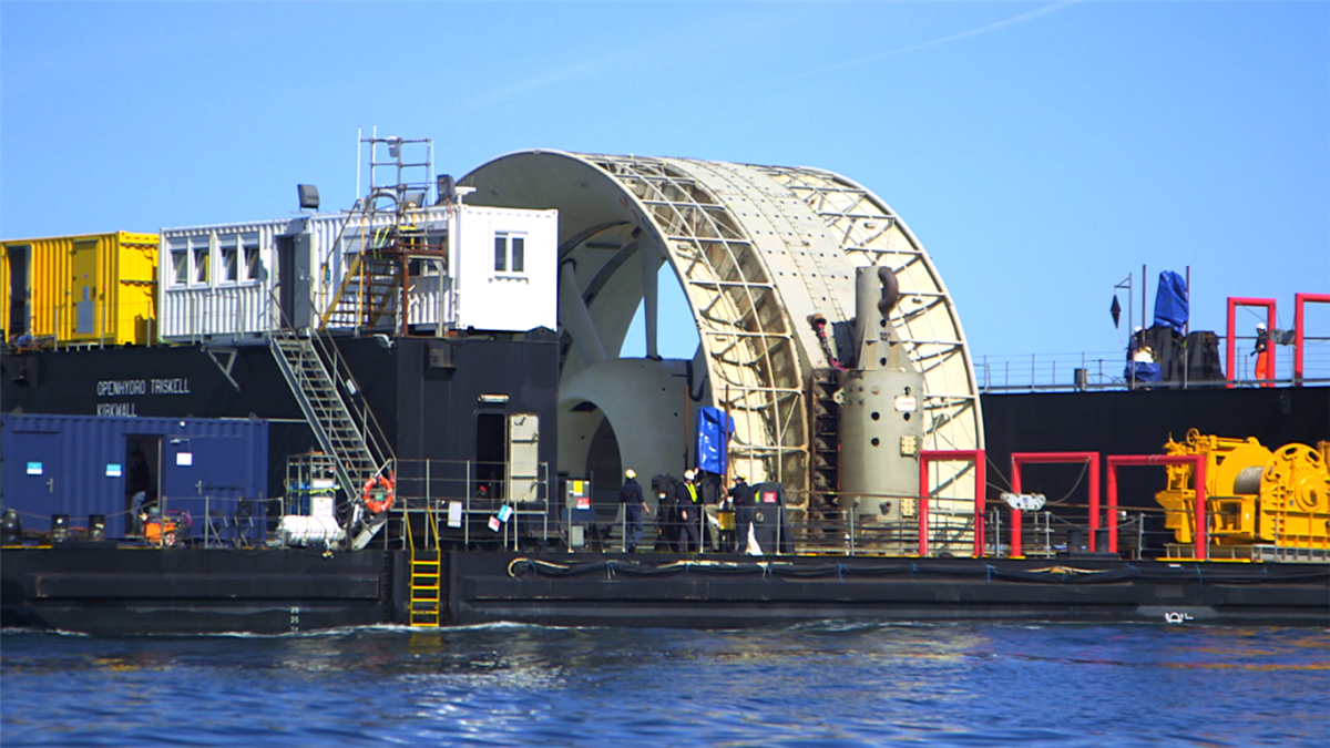 hydrolienne_openhydro_sur_sa_barge_triskell_medium