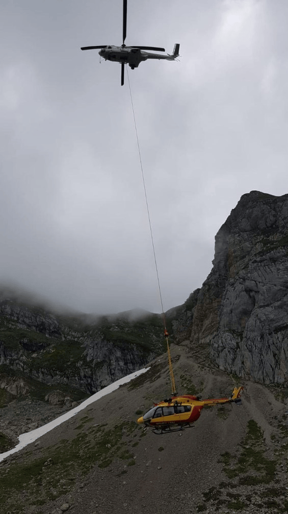 Evacuation d'un hélicoptère de la sécurité civile