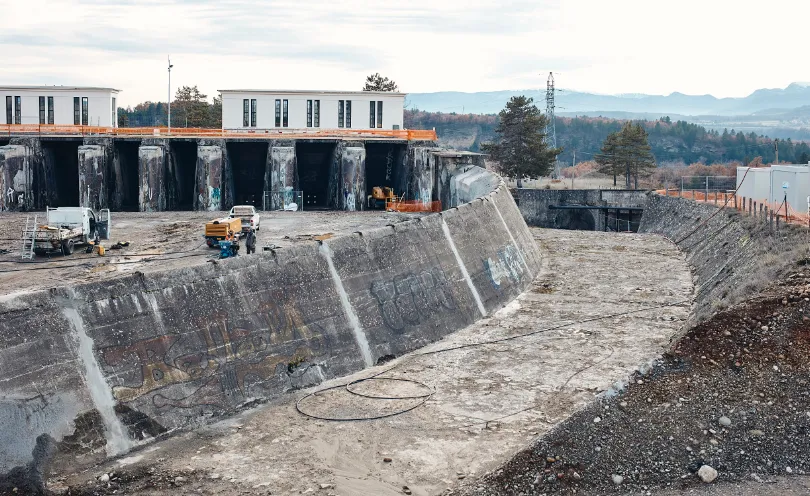 Photo du poste et du canal lors des travaux