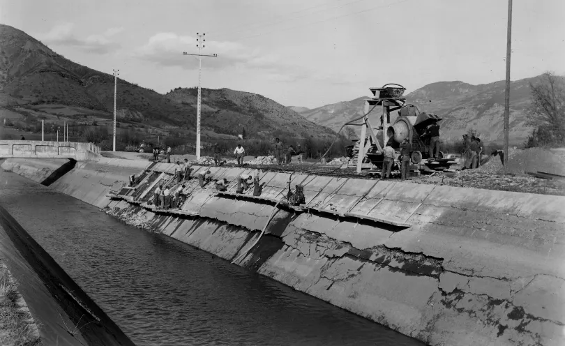 Photo du canal de la Durance en 1950