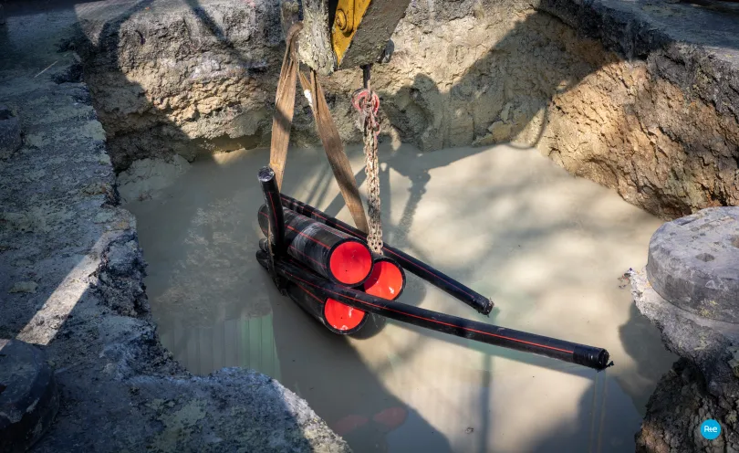 Photo de la tête de foreuse et d'une extrémité de câble