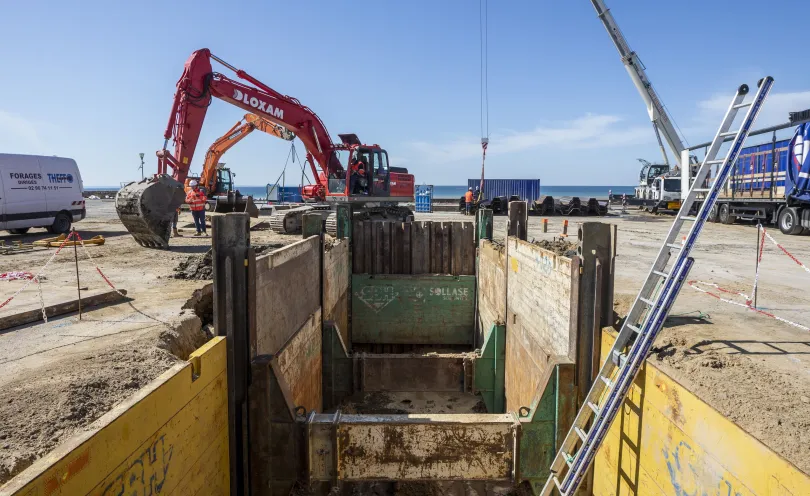 Photo d'une tranchée sur la plage de Caroual à Erquy