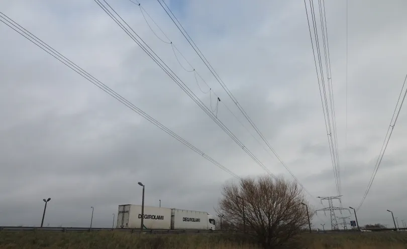 Ligne électrique sur l'A16