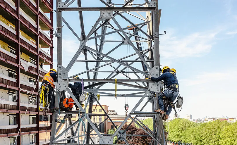 Démontage des premiers pylônes électriques présents sur le Village des Athlètes à Saint-Denis (93) - 6