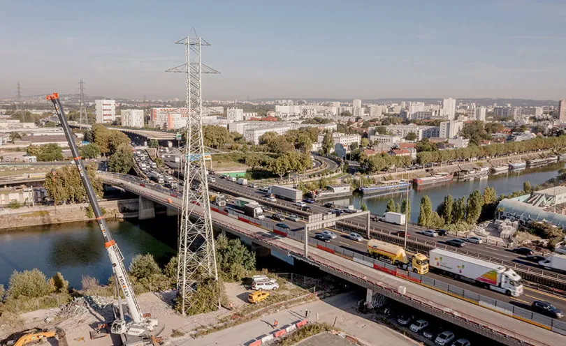 Dernier pylône électrique démontés sur le Village des Athlètes à L’Île-Saint-Denis