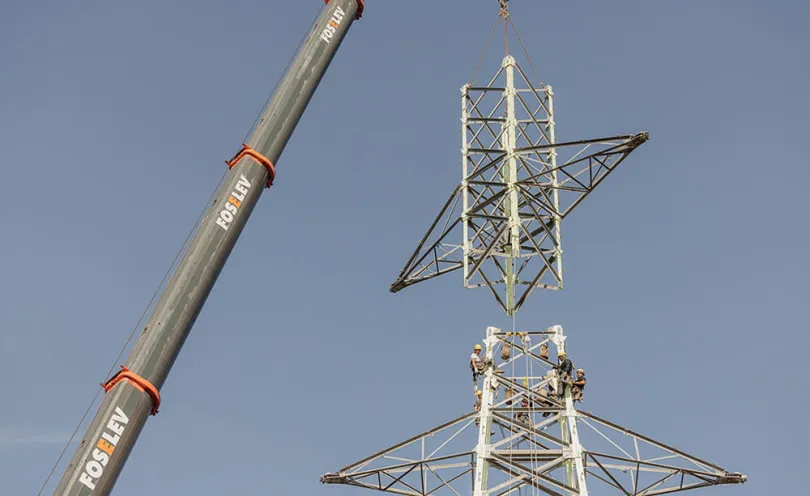 Dernier pylône électrique démontés sur le Village des Athlètes à L’Île-Saint-Denis