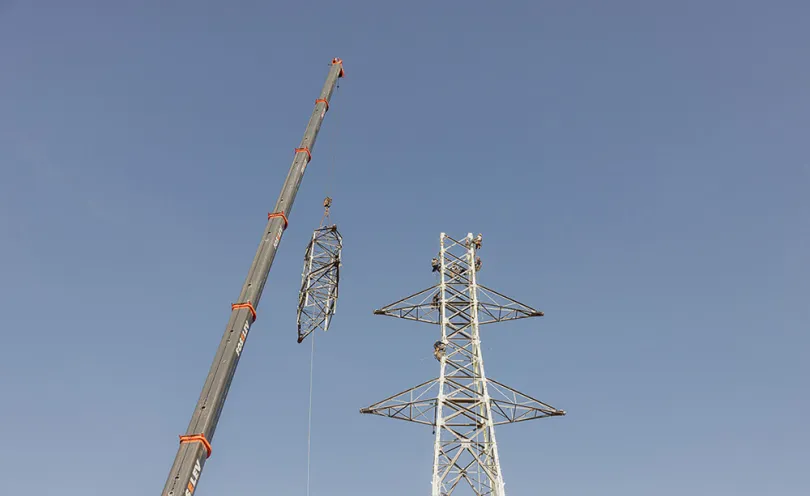 Dernier pylône électrique démontés sur le Village des Athlètes à L’Île-Saint-Denis
