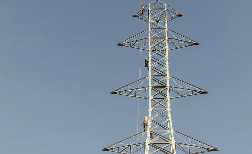 Dernier pylône électrique démontés sur le Village des Athlètes à L’Île-Saint-Denis