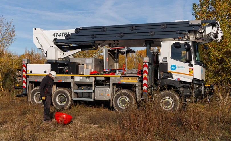 RTE Méditerranée expérimente la nouvelle plateforme élévatrice pour des travaux sous tension - Photo 2