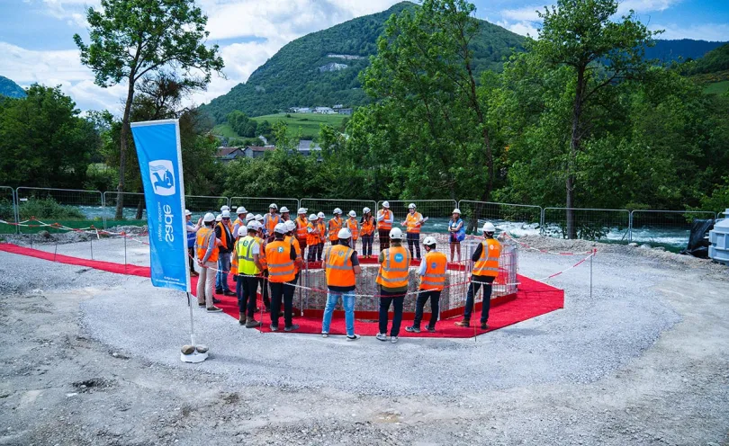 Photo des personnes assistant à l'inauguration du microtunnelier