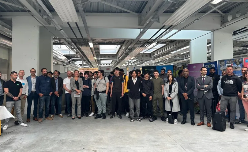 Photo de la classe "réseaux électriques" au lycée Pablo Neruda