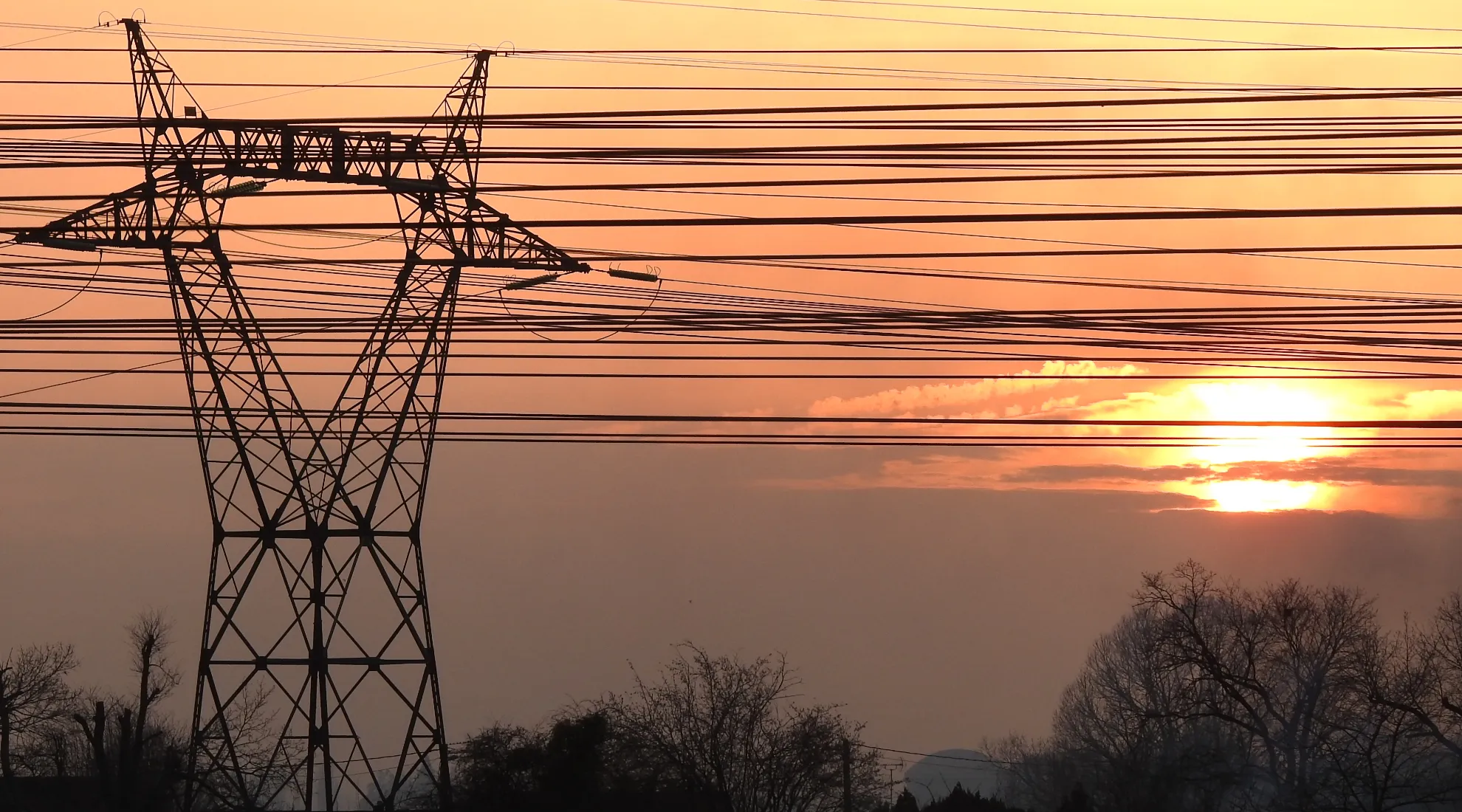 Pylone RTE et coucher de soleil - Crédit Guillaume Verduron - En-tête