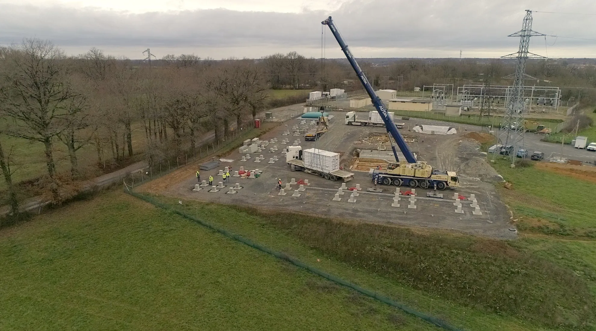 Photo de l'installation de la 1ère batterie à Bellac