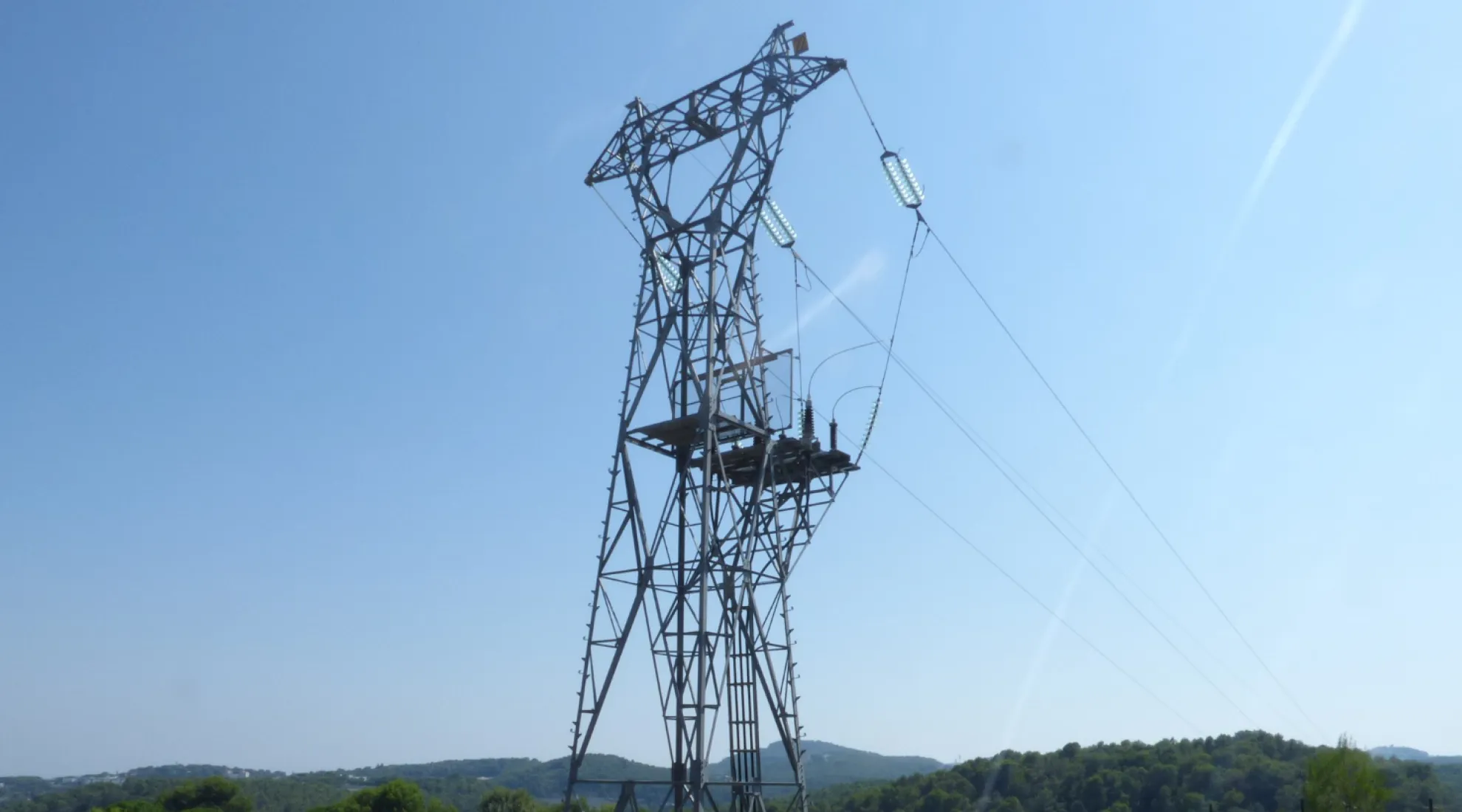 Fin de la sécurisation électrique de Sophia Antipolis : RTE démonte une ligne électrique entre Mougins et Valbonne (06)