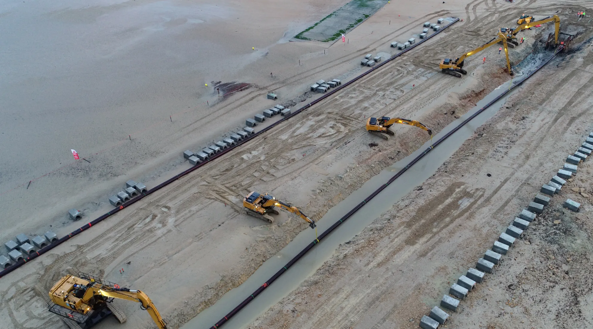 Fourreau déposé dans la tranchée