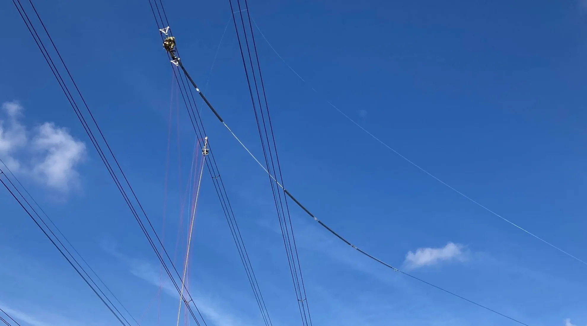 Sécurisation du réseau électrique du Dunkerquois : intervention à 400 000 volts sans couper le courant