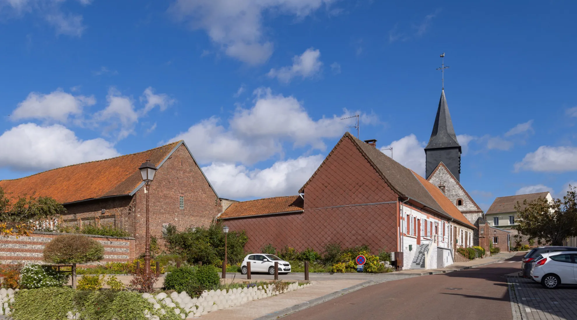 photo d'une rue de la ville normande de Beauchamps