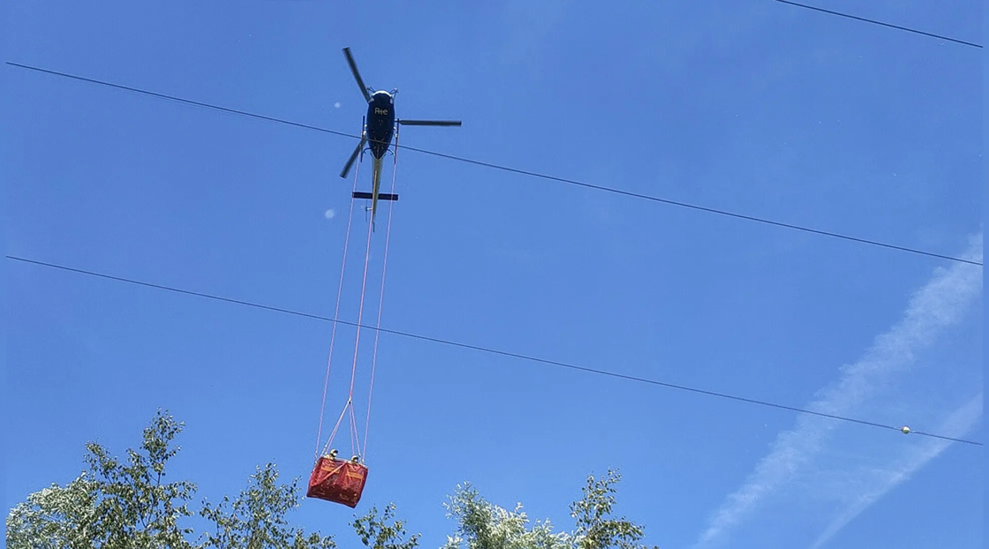 Hélicoptère : opération de haute voltige entre Amiens et Calais - Cover