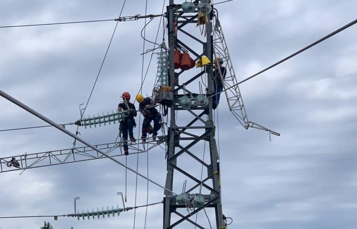 RIVE-DE-GIER : 15 KM DE LIGNES ÉLECTRIQUES ET 37 PYLÖNES DISPARAISSENT DU PAYSAGE  