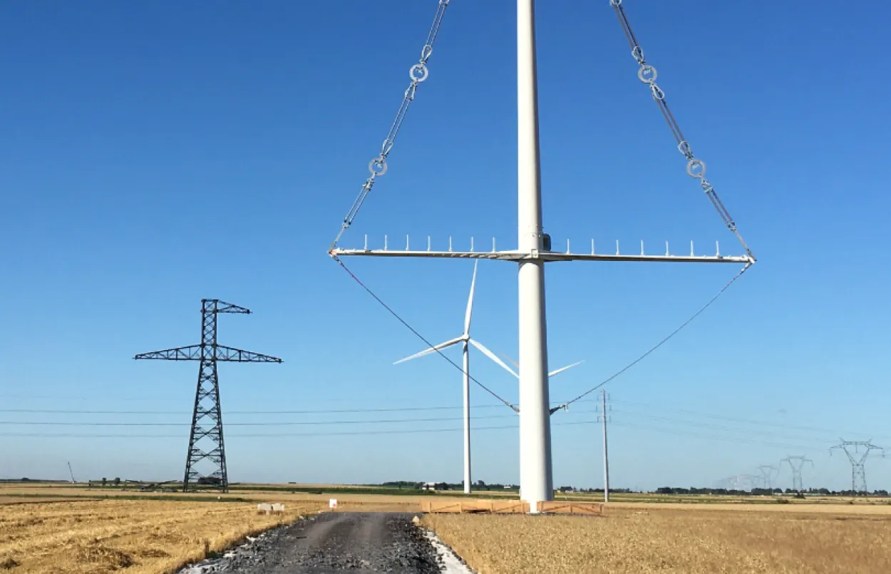 Eoliennes et pylône équilibre - Avelin Gavrelle