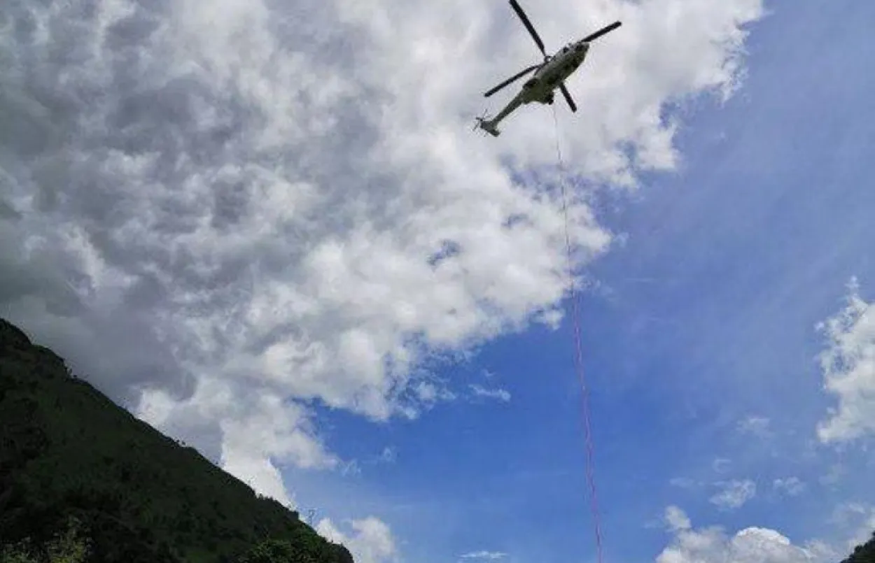 Evacuation d'un hélicoptère de la sécurité civile 2