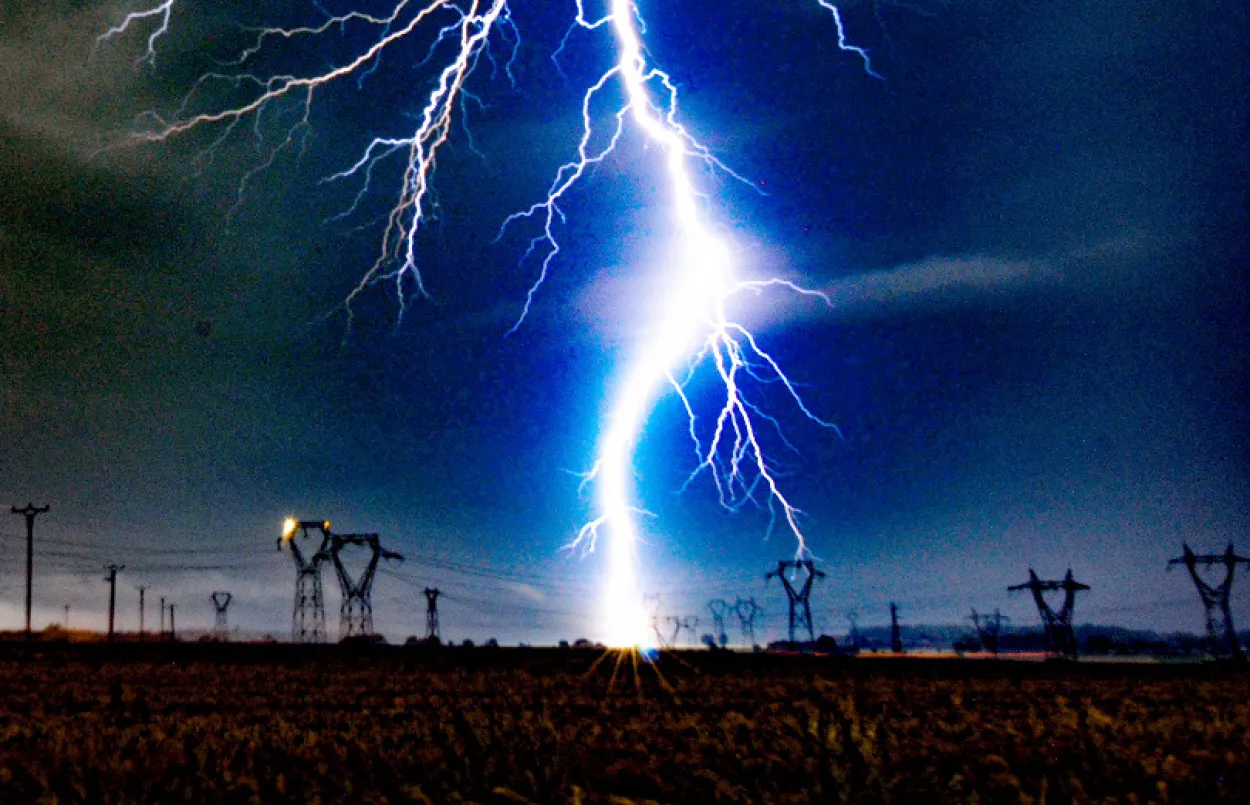 Eclair près lignes - crédit MALIDOR Frederic