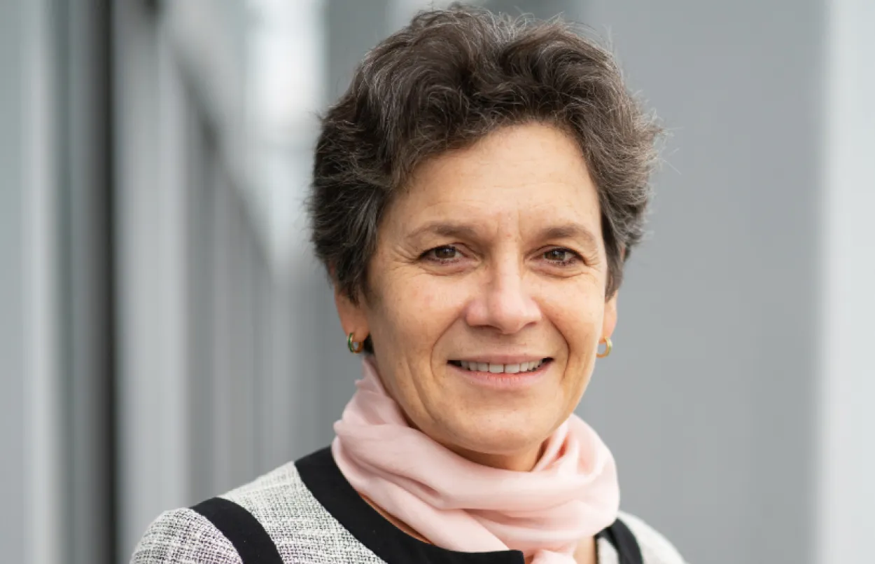 Portrait de Clotilde Levillain, membre du Directoire de RTE, Directrice Générale du Pôle Clients, Conception & Opérations des Systèmes