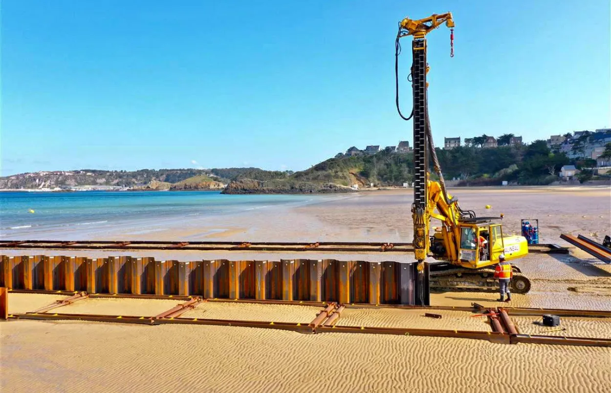 Photographie du casier pour le tri des sables de différentes couleurs, de la plage de Caoural