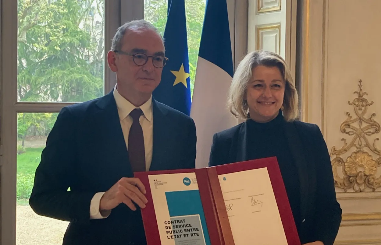 Signature contrat service public