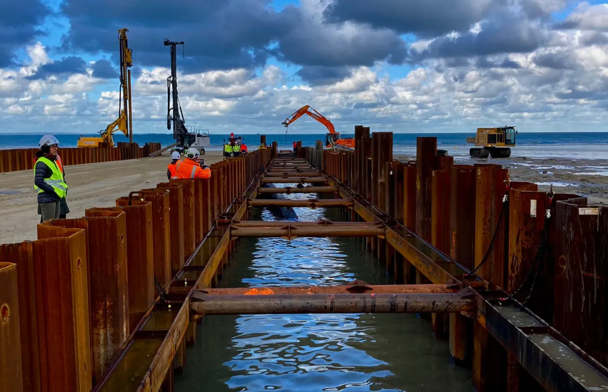 La dernière phase des travaux d’atterrage démarre en mer à Caroual et jusqu’en mai 2022