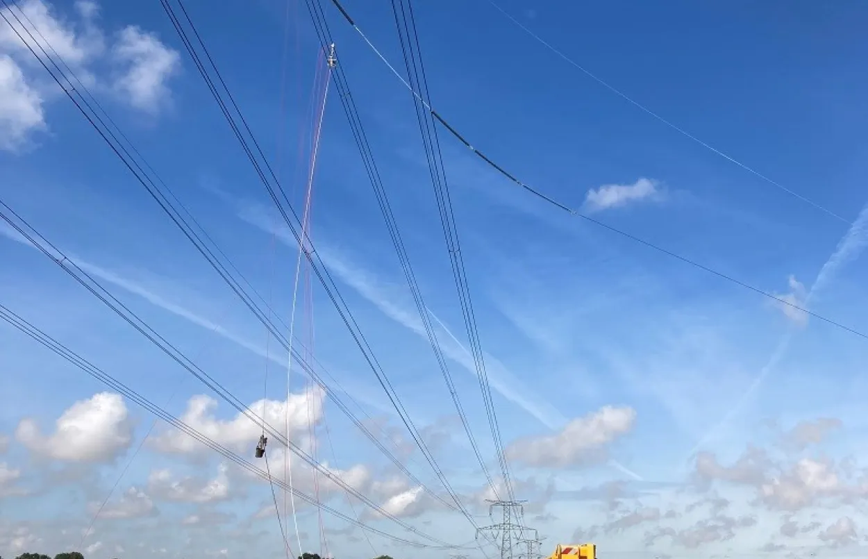 Sécurisation du réseau électrique du Dunkerquois : intervention à 400 000 volts sans couper le courant