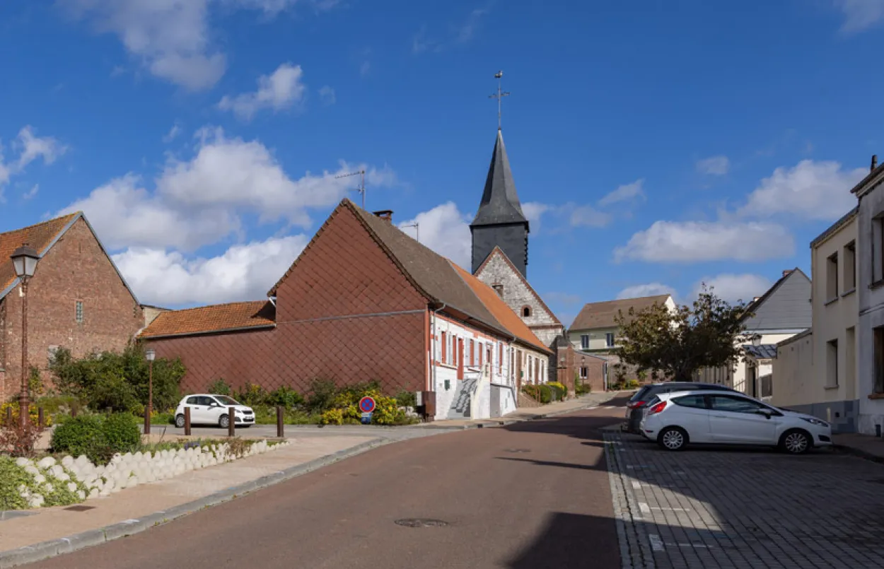 photo d'une rue de la ville normande de Beauchamps