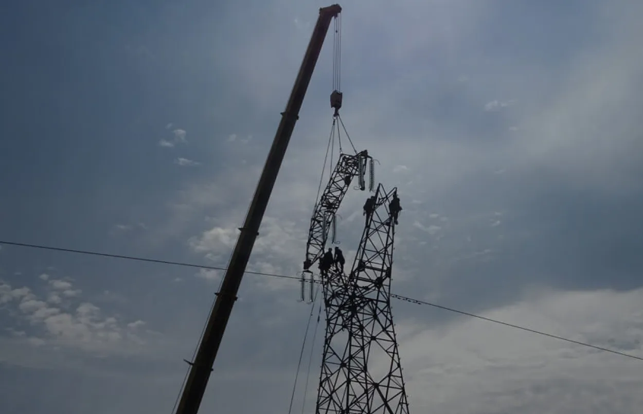 Installation de pylône haute tension Zutkerque