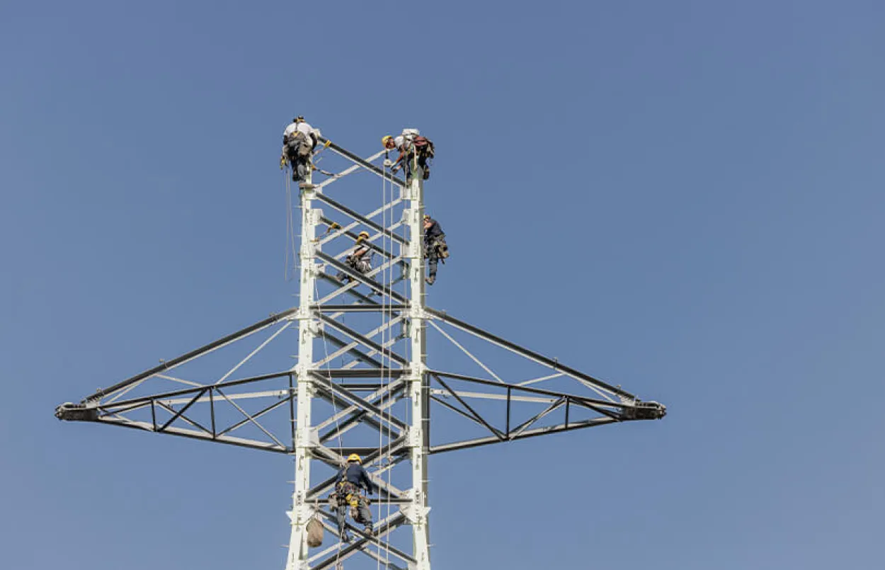Dernier pylône électrique démontés sur le Village des Athlètes à L’Île-Saint-Denis - Vignette