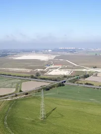 Photo aérienne du poste électrique « Grand Port » et des pylônes