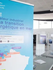 Photo du kakemono "RTE, opérateur industriel de la transition énergétique en mer"
