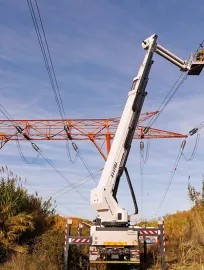 RTE Méditerranée expérimente la nouvelle plateforme élévatrice pour des travaux sous tension - Photo 4