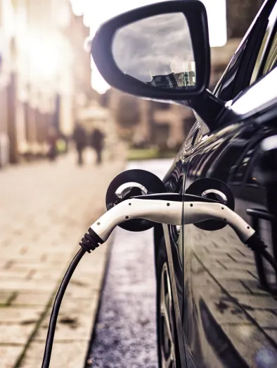 Voiture électrique en recharge