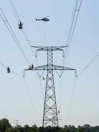 Photographie d'un pylone électrique haute tension - Couverture
