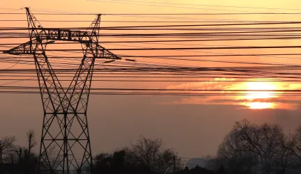 Pylone RTE et coucher de soleil - Crédit Guillaume Verduron - En-tête